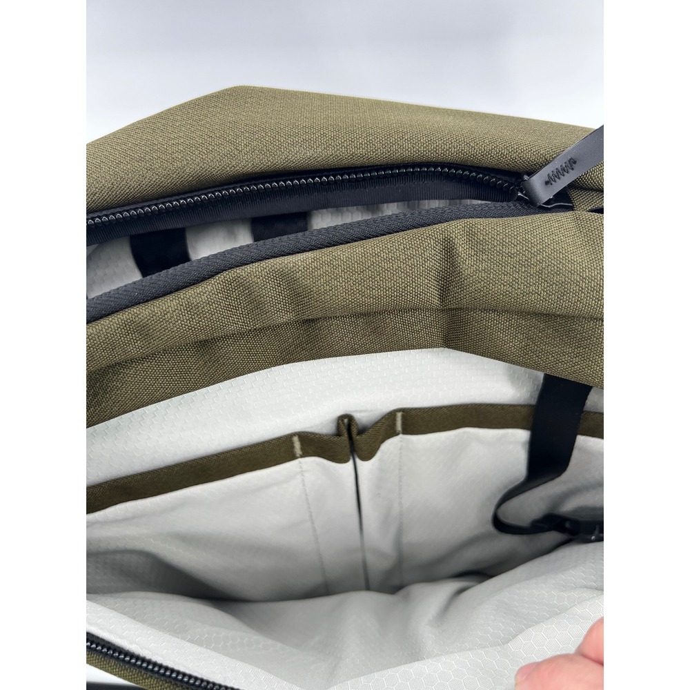 Alpaka Metro Backpack Pro Olive Green Water Resistant Padded Laptop Bag NEW - Picture 9 of 10